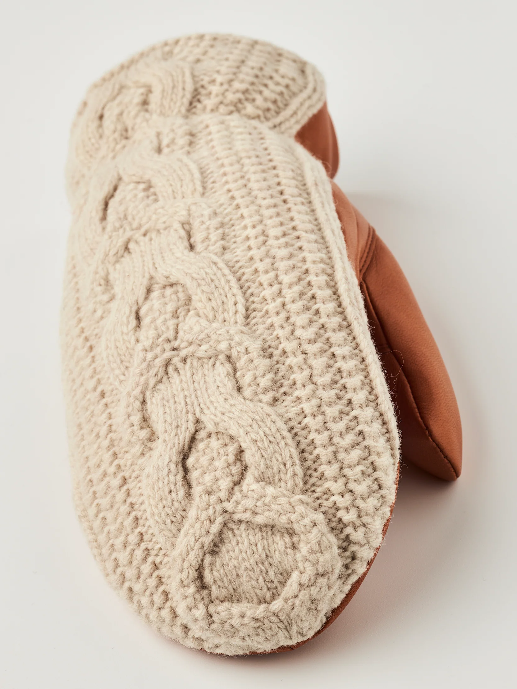 Elle Mitt - Image 3