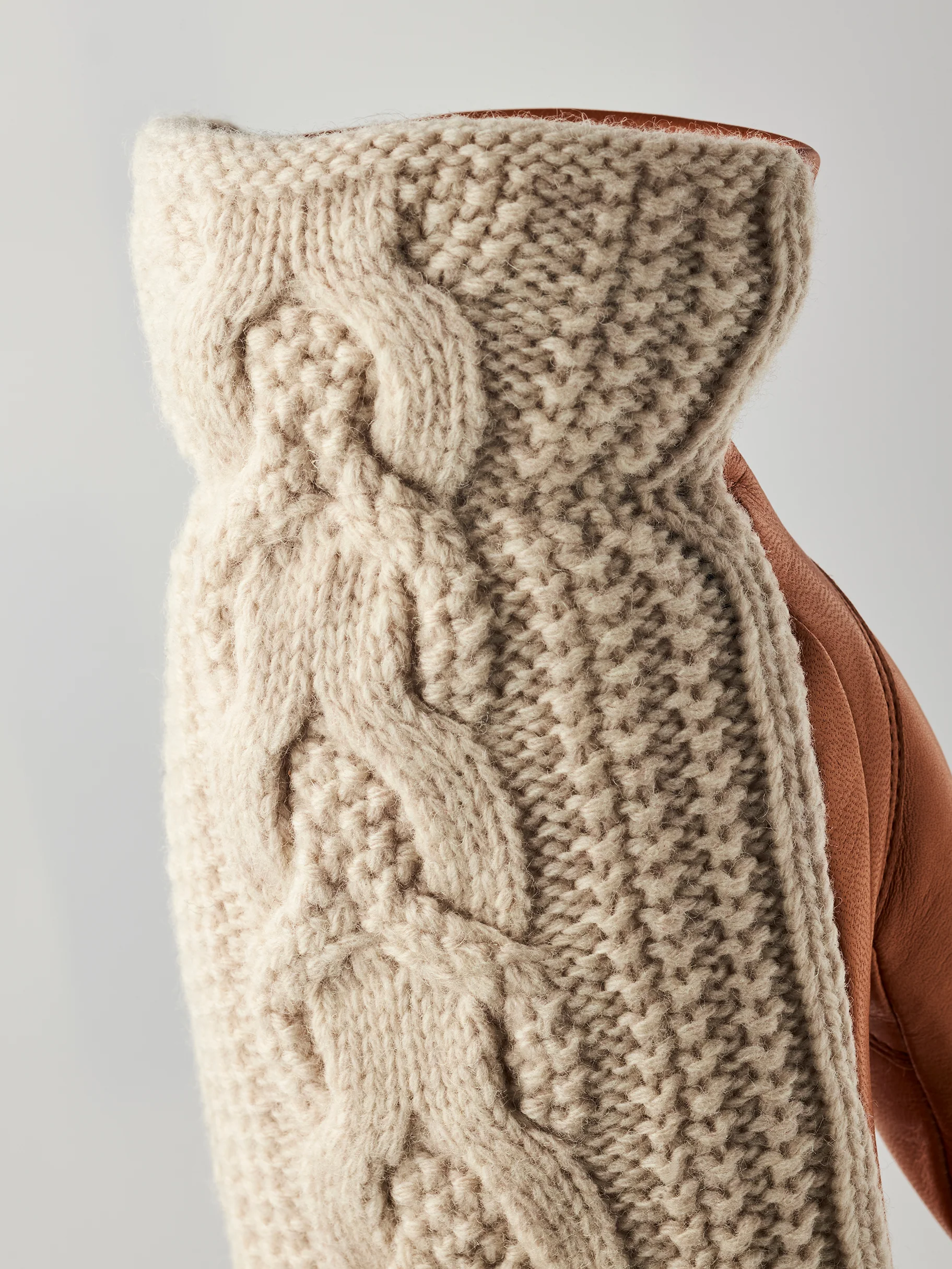 Elle Mitt - Image 4
